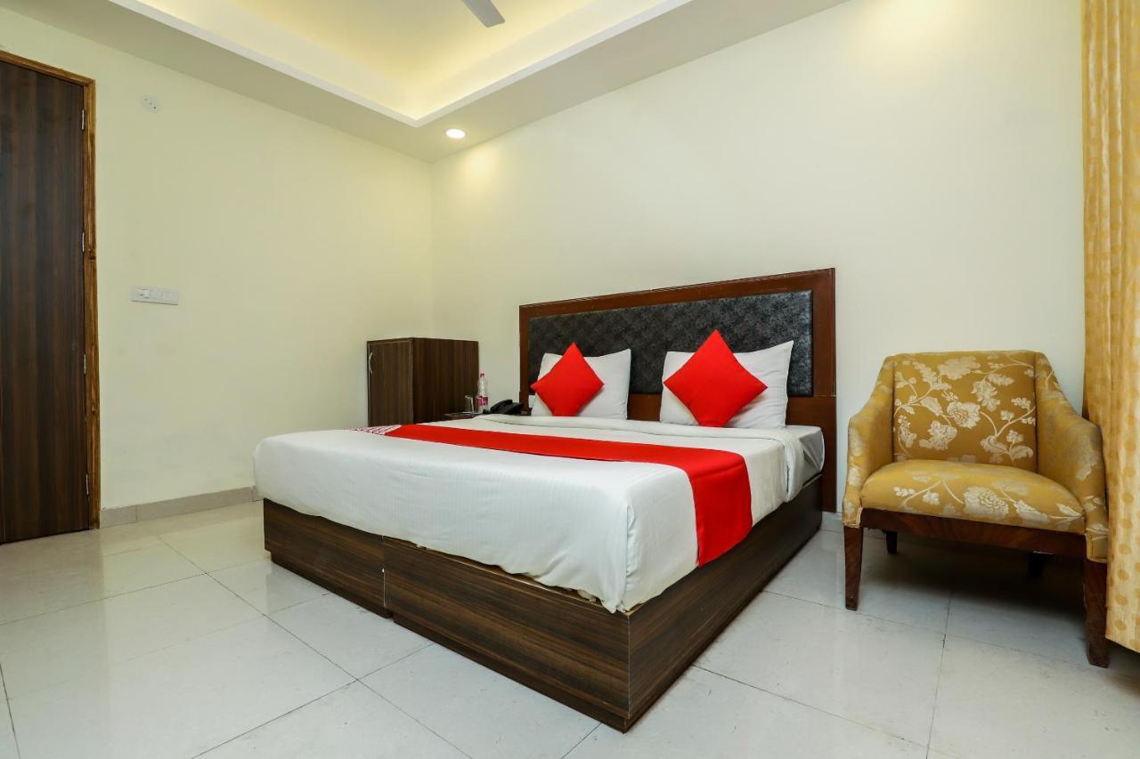 Hotel Moreton Igi Airport 뉴델리 외부 사진