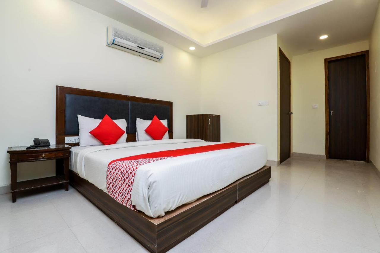 Hotel Moreton Igi Airport 뉴델리 외부 사진